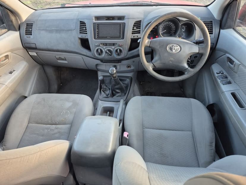 Toyota Hilux 2011 2.5 Manuala volan dreapta
