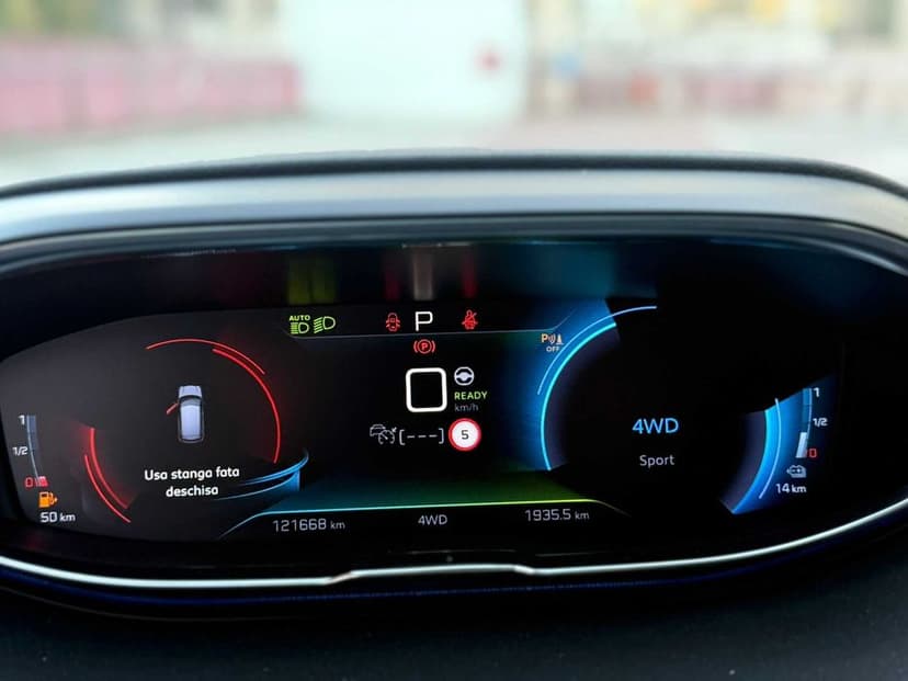 Peugeot 3008. 4X4. 300 Cp. Plug-In Hybrid. Carte RAR. Omologare cârlig