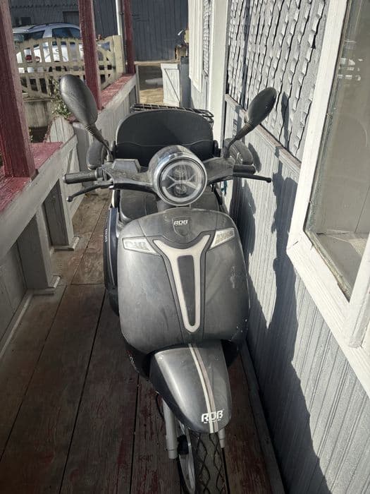 Scuter electric, modelul Luxxon E3800