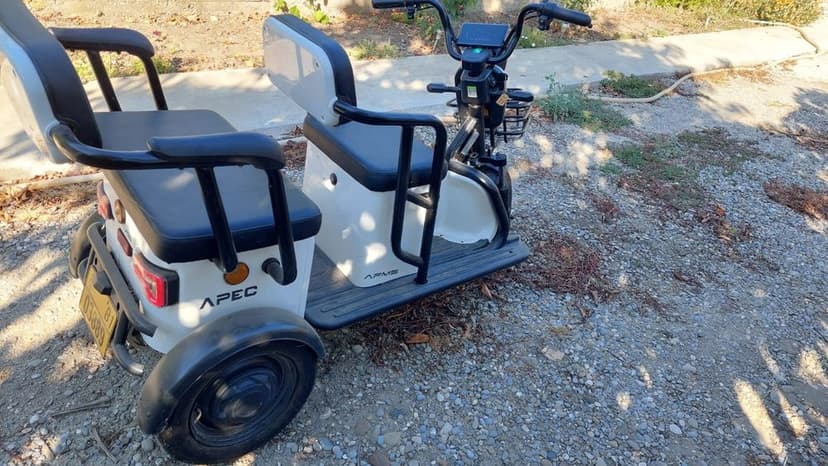 Triciclu electric Voltarom APM5 – fara permis, autonomie 40 km