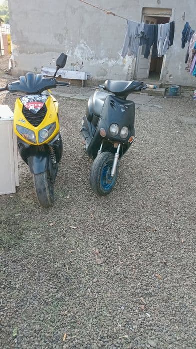 Vând doua scuter