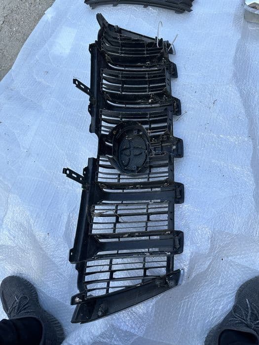 Grilă radiator toyota land cruiser.cod:53111-60a61.