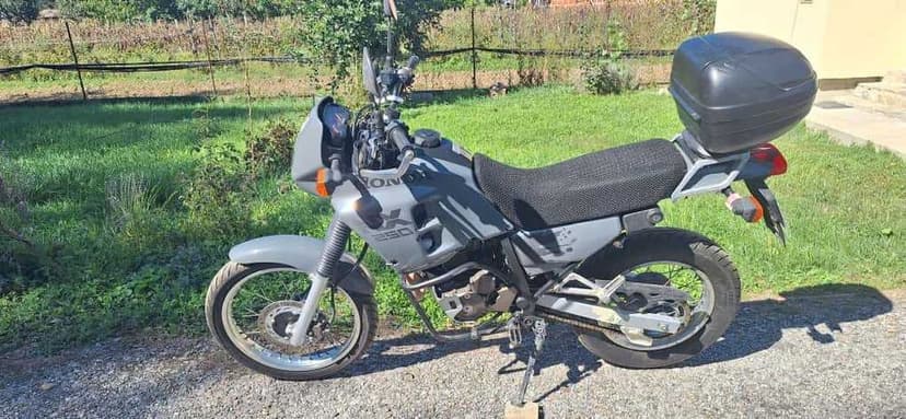 Motocicleta Honda NX 250 Dominator