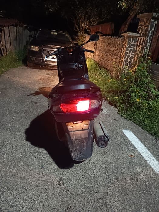 Vând scuter Suzuki burgman 125 defect