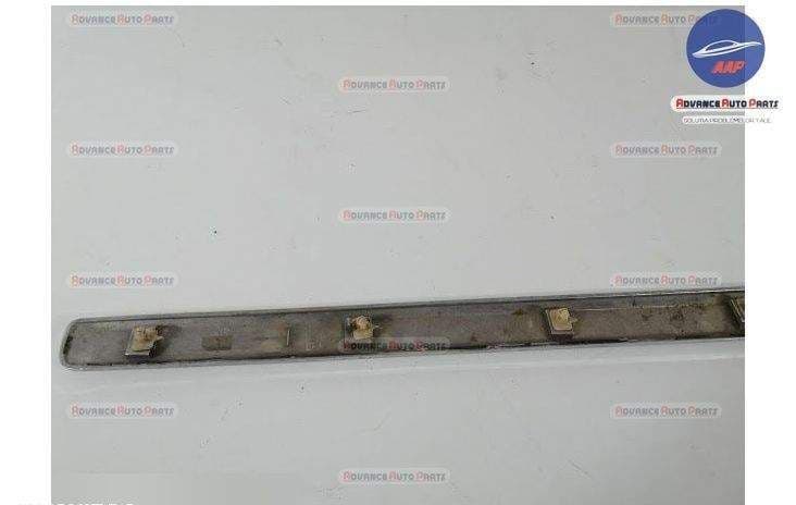 Ornament Cromat Dreapta Fata original Jeep  Cherokee  KK [2007 - 2013]