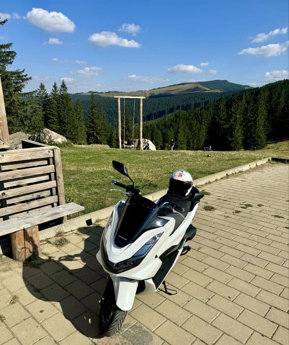 Scuter Honda PCX 125 2024 cu 1100km