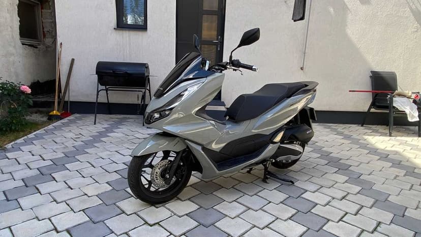 HONDA PCX an 2023 / garantie pana in 2027 / se conduce cu cat.B