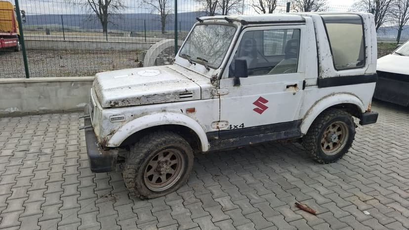 Vand capota, bara far Suzuki Samurai