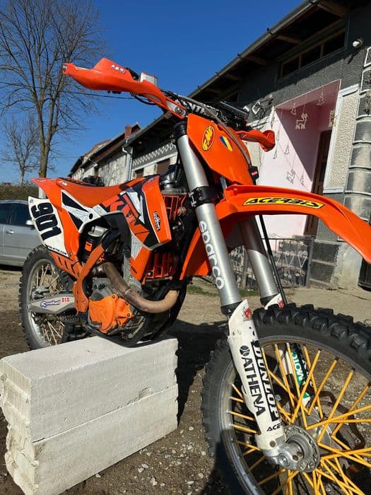 Vând un motor KTM