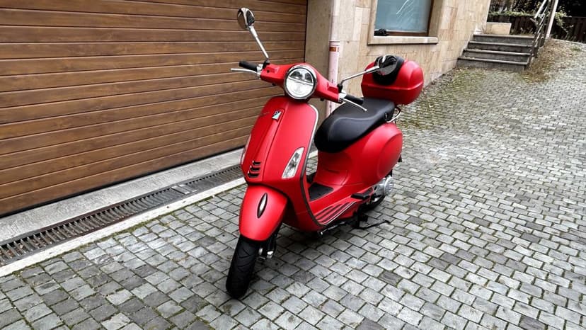 Vespa Primavera S 50 – 2020, roșu mat, 1.400 km