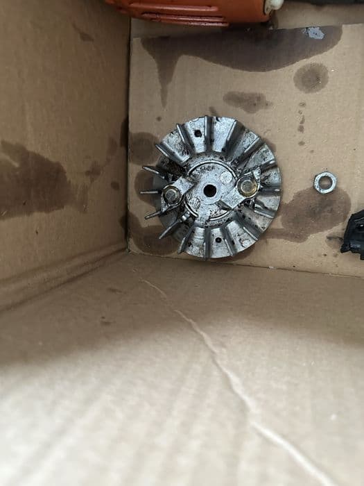 Vand sau schimb piese drujba de o mana Husqvarna 338,toate piesele 250