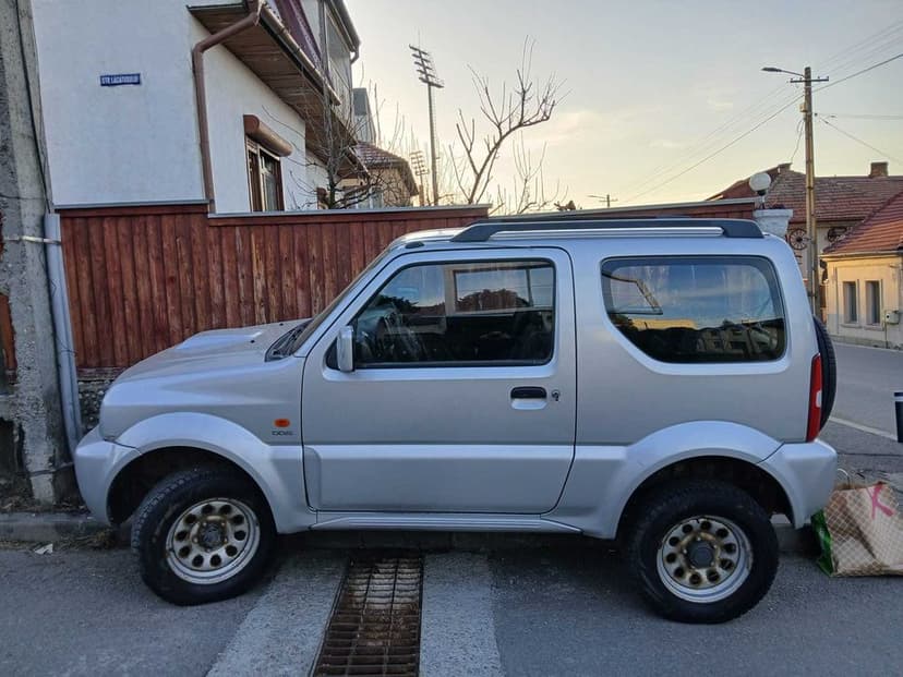 Suzuki Jimny, motorina, 4x4 cu reductor, suspensii Old Man EMU