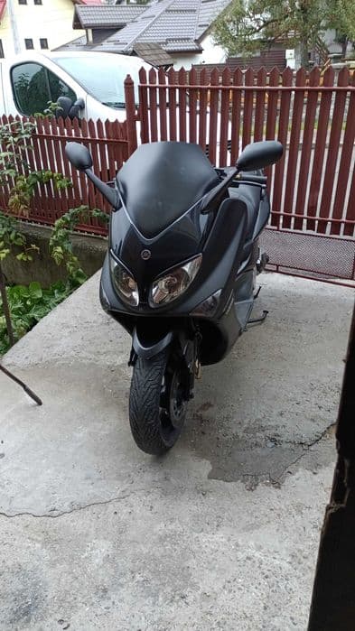 Vindsau dezmembrez doua scutere yamaha tmax 500 carburatie si injectie