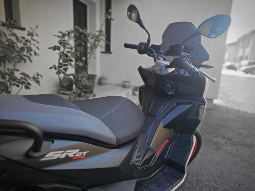 Scuter Aprilia SR GT 175 – Ca nou, doar 500 km!