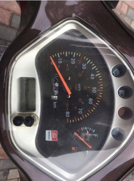 Scuter model Vespa, motor 125 cc