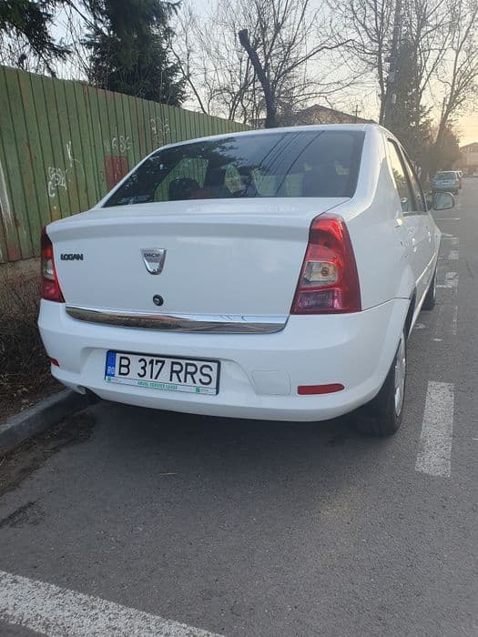 Vând Dacia logan