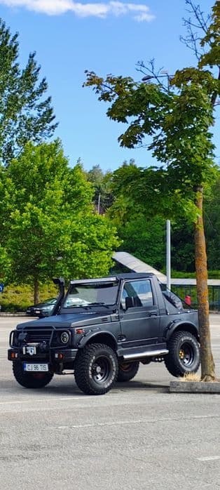 Vând Suzuki Samurai Cabrio Foarte frumos și îngrijit