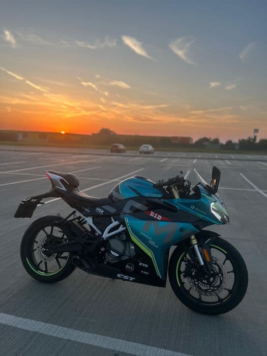 Vand motocicleta Cfmoto 300SR