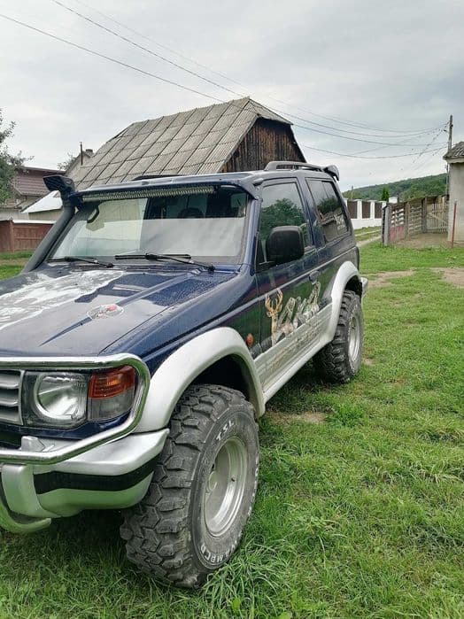 Mitsubishi Pajero 2.5 off road,An 2000