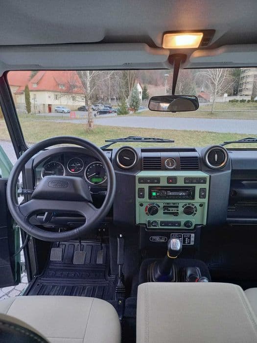 Land Rover Defender 110 HERITAGE