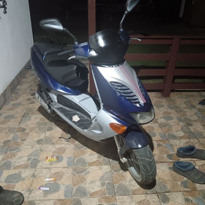 Vând scuter Aprilia SR 80cc Pe apă