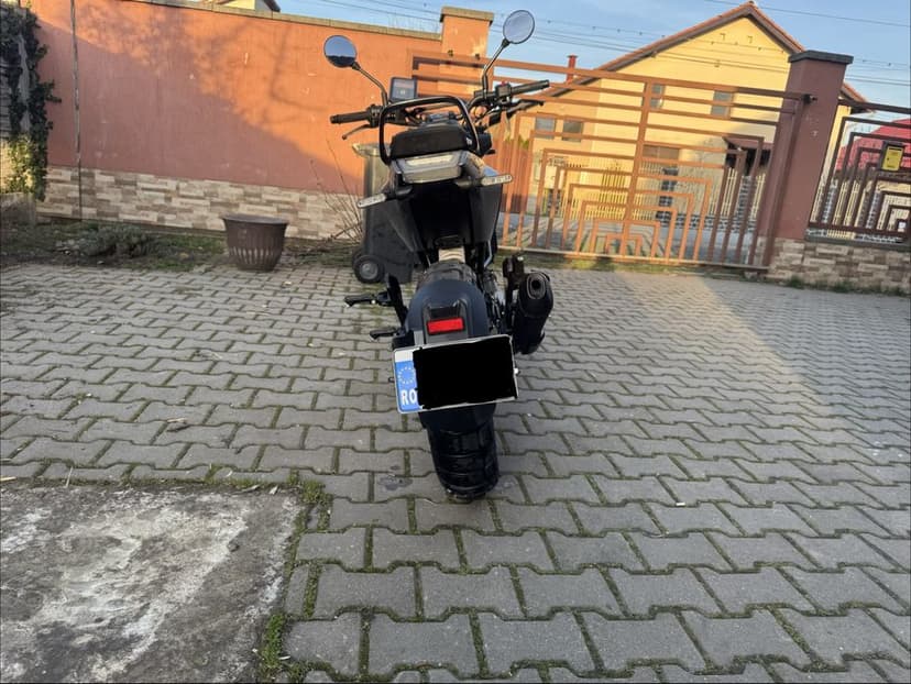 Vand motocicleta A1 husqvarna svartpilen 125