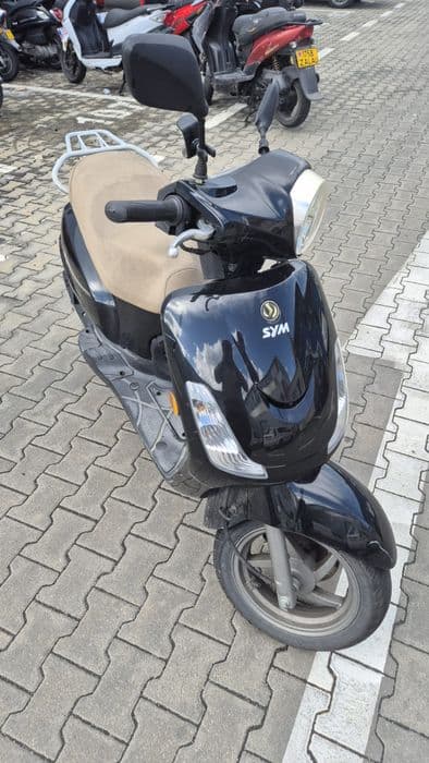 Vand 9 scutere 49 cc , inmatriculate acte la zi