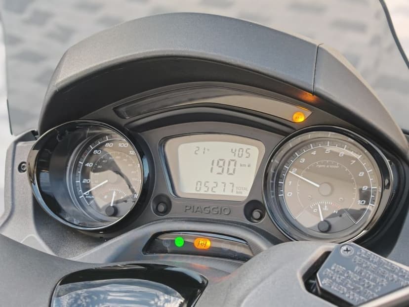 Piaggio Mp3 Hpe 300 2024 5000 Km Garanție! Permis cat B Proprietar!