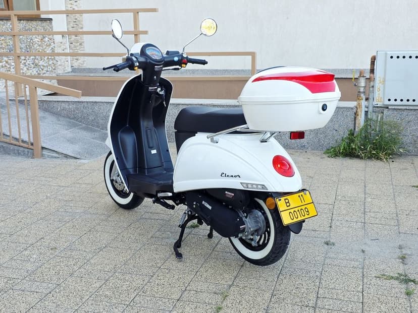 Scuter fara permis  nou 2021 Doar 567km !!