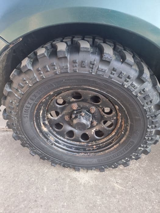 Vând Suzuki Jimny an 2002  motor 1,3 benzină pe lanț