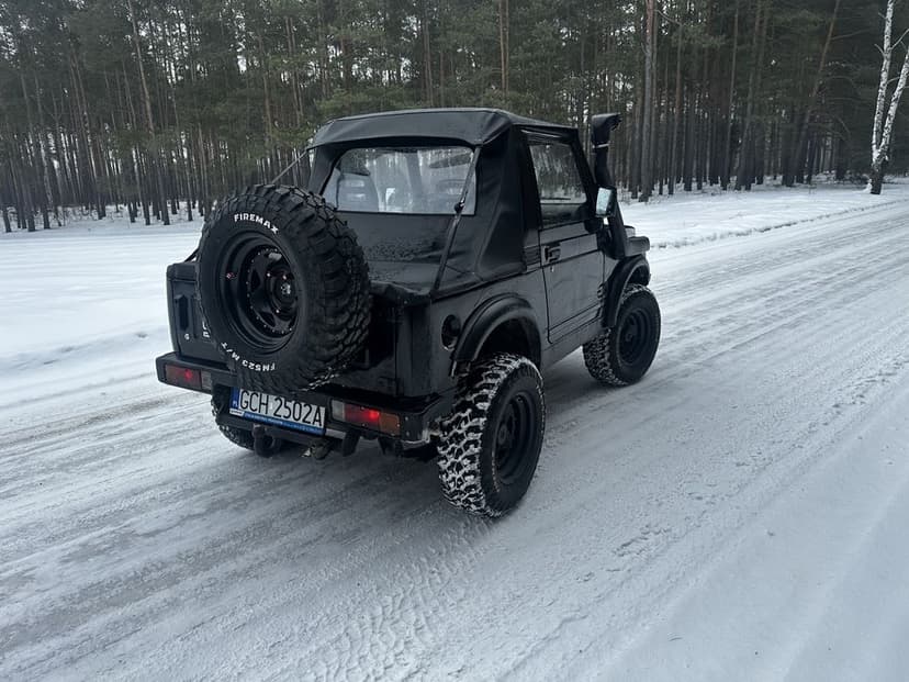 Suzuki Samurai 4x4 off road