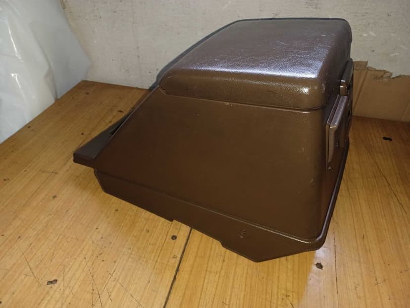 Nissan Patrol Y60 podłokietnik  brązowy