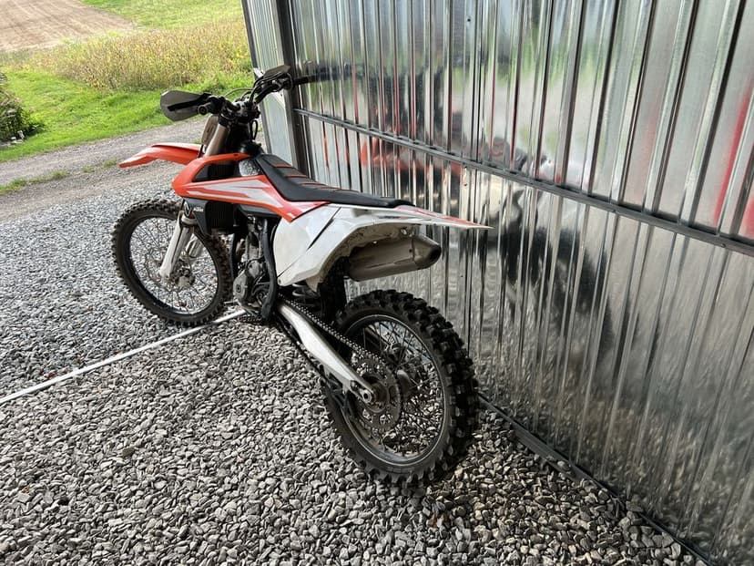 Ktm sx-f 250. 2016 rok