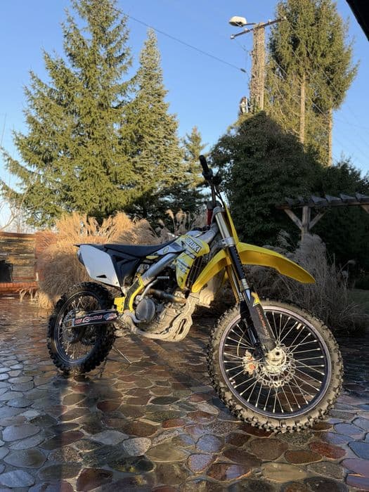 Suzuki RMZ 250 wtrysk stan bdb