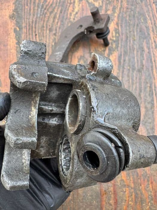 zacisk lewy przod przedn hamulca BRP can am can-am outlander renegade