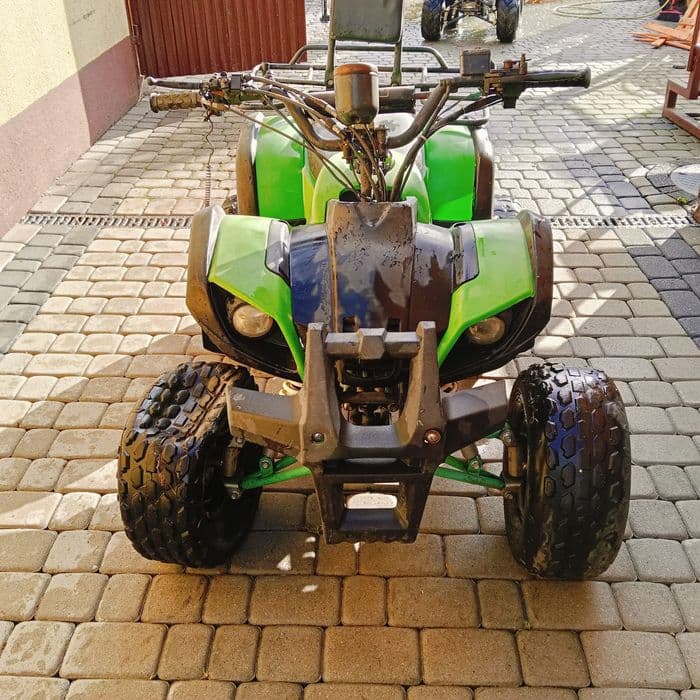 Sprzedam quada dla dziecka równo 100 latka 150 cm3