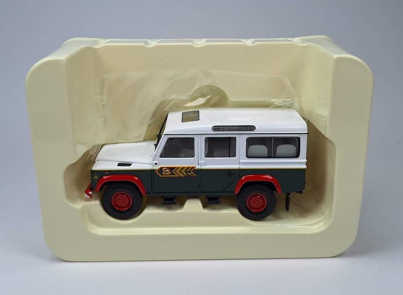 CORGI - LAND ROVER DEFENDER 110 "Eddie Stobart Ltd." , skala 1:43