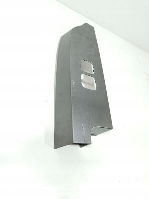 land rover defender ii l663 osłona lampy tył lewej n8b2-28661-ad