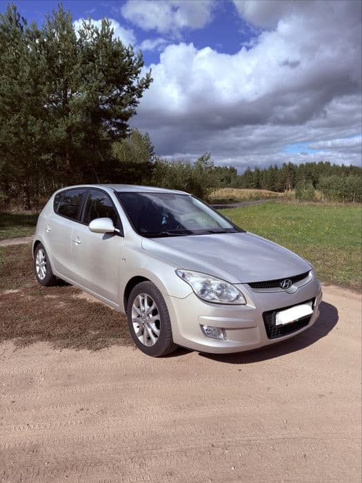 Hyundai i30 2.0 benzyna 143km, nowe opony lato/zima