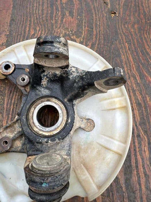 Honda TRX 420 / 500 / 520 Foreman zwrotnica prawa przod kola piasta OEM 2014-2024