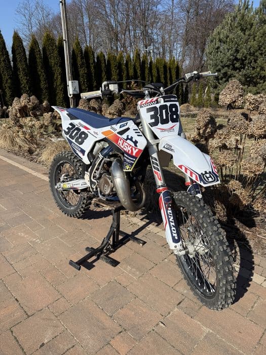 Cross husqvarna tc 85 2021 + drugi komplet plastików