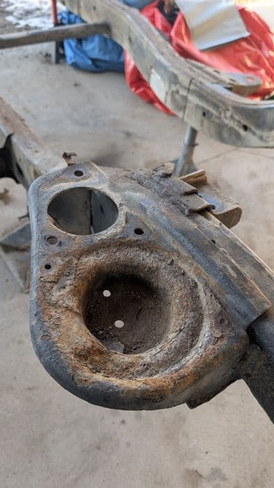 Rama Nissan Patrol Y61 z 2001 roku, stan DOBRY długi