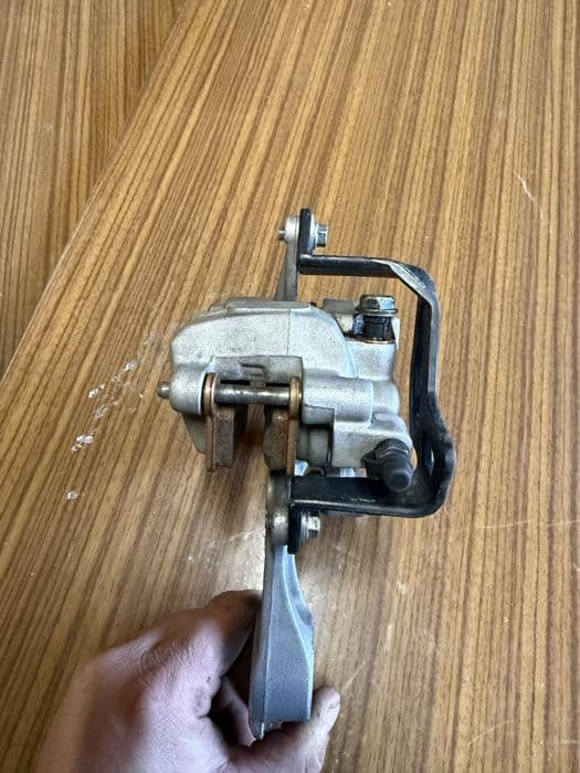 Zacisk hamulcowy tył KXF/KX 250  z 2012r