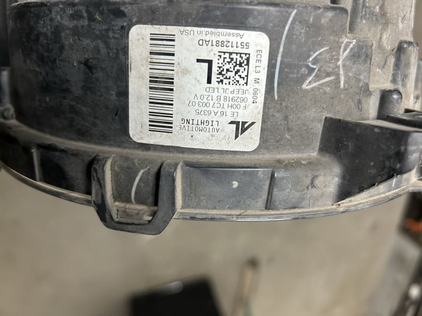 Jeep Wrangler JL lampa przod lewa