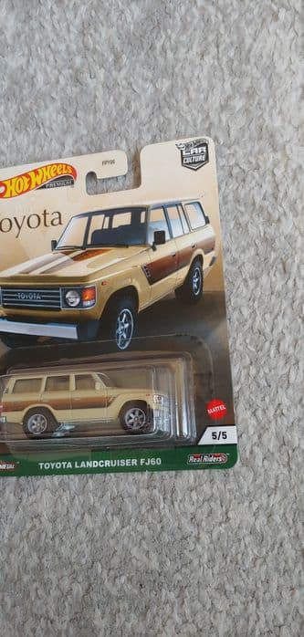 Hot Wheels Toyota Land Cruiser 1:64