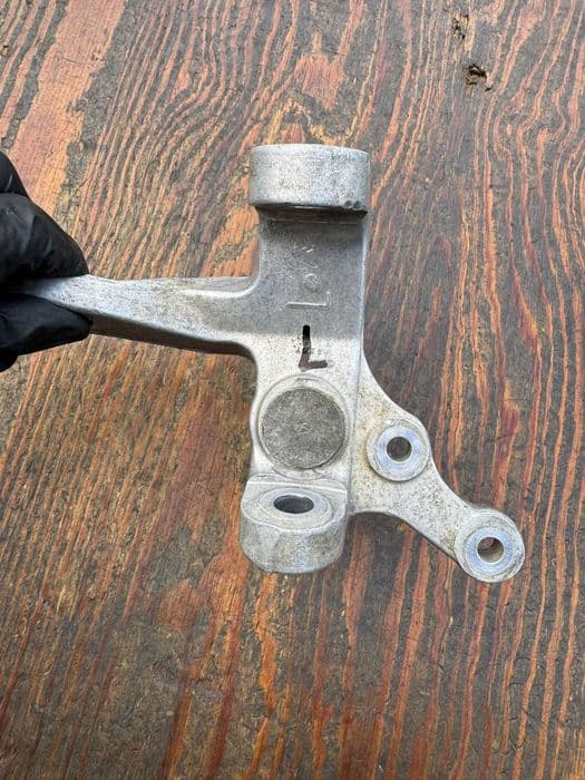 lewa zwrotnica przod przednia zawieszenia kawasaki kfx 450 r 08-14