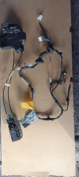 05-15 Toyota Hilux VII Zamek Wiązka Drzwi