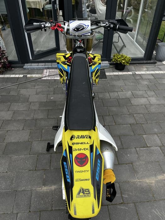 Suzuki rmz 250.