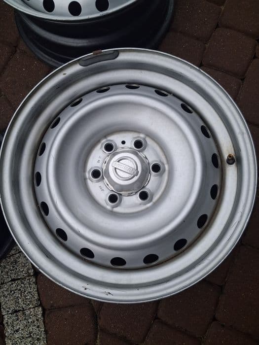 Felgi stalowe 16 z dekielkami Nissan Navara
