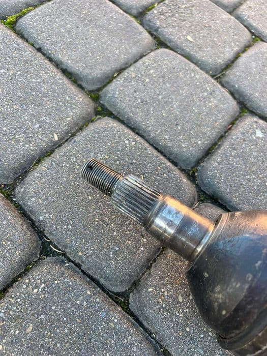 lewy tyl tylna polos os dyfra napedu can am can-am renegade outlander